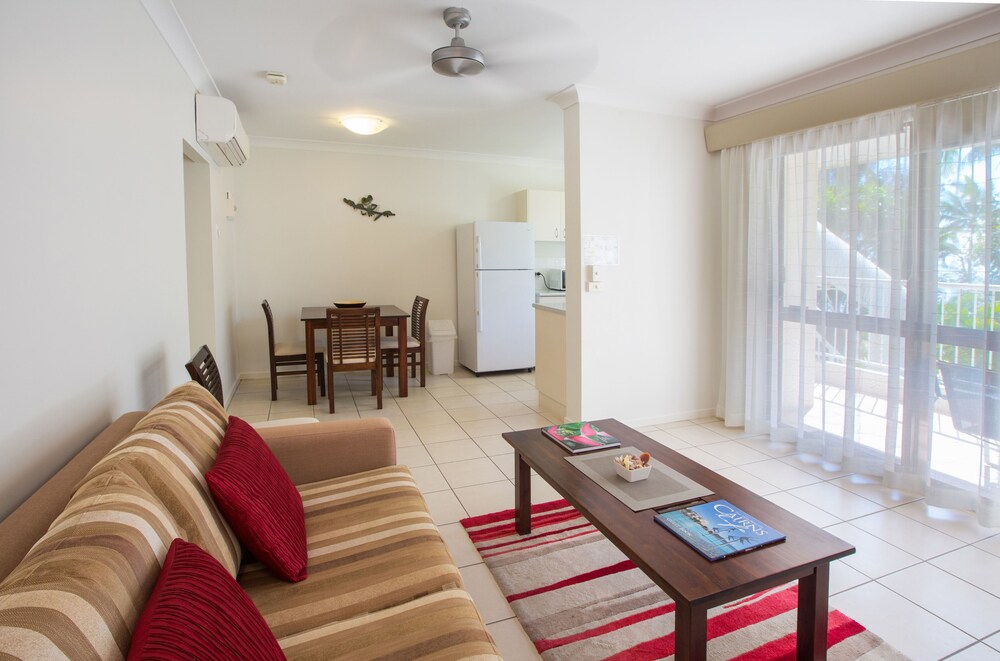 Standard Room, 1 Bedroom, Partial Ocean View - Living Area