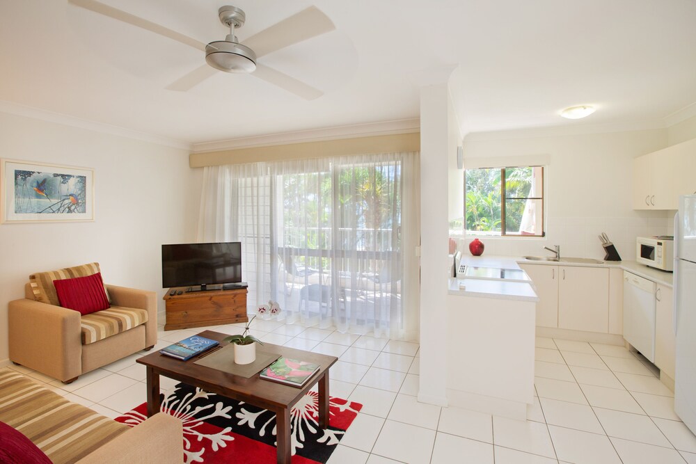 Standard Room, 1 Bedroom, Partial Ocean View - Living Area