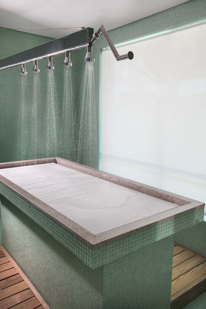 Vichy Shower