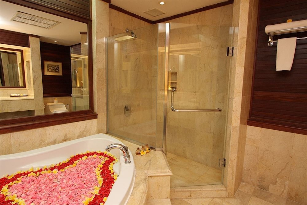 Deep Soaking Bathtub