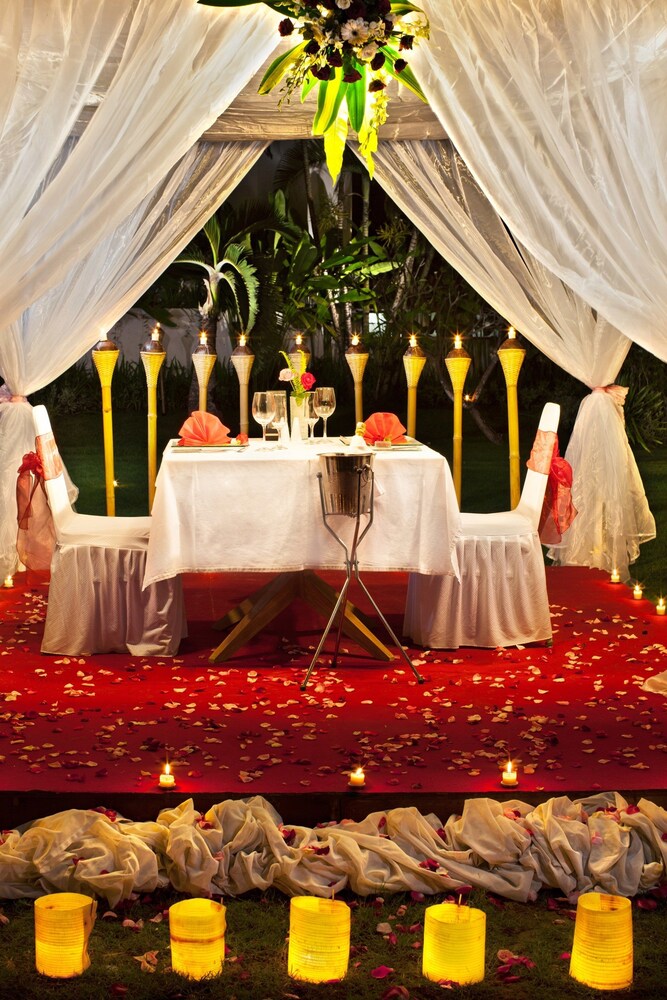 Couples Dining