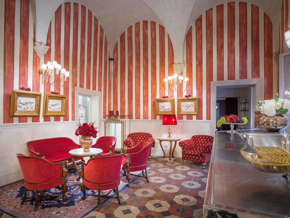 Hotel Bar
