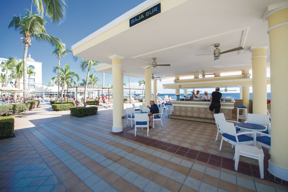 Hotel Bar