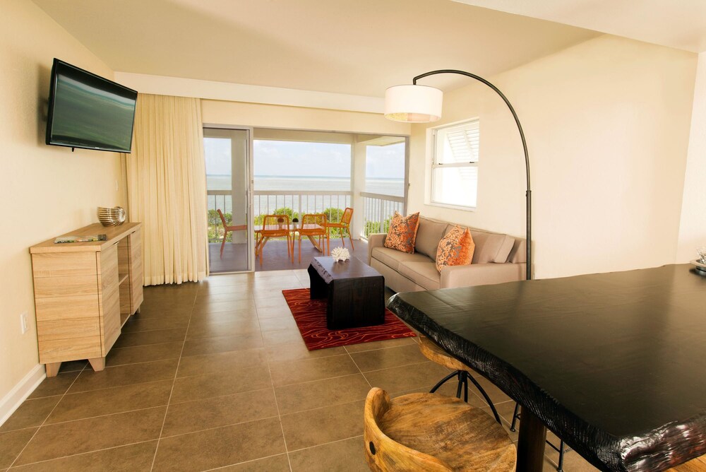 Suite, 1 Bedroom, Oceanfront - Living Area