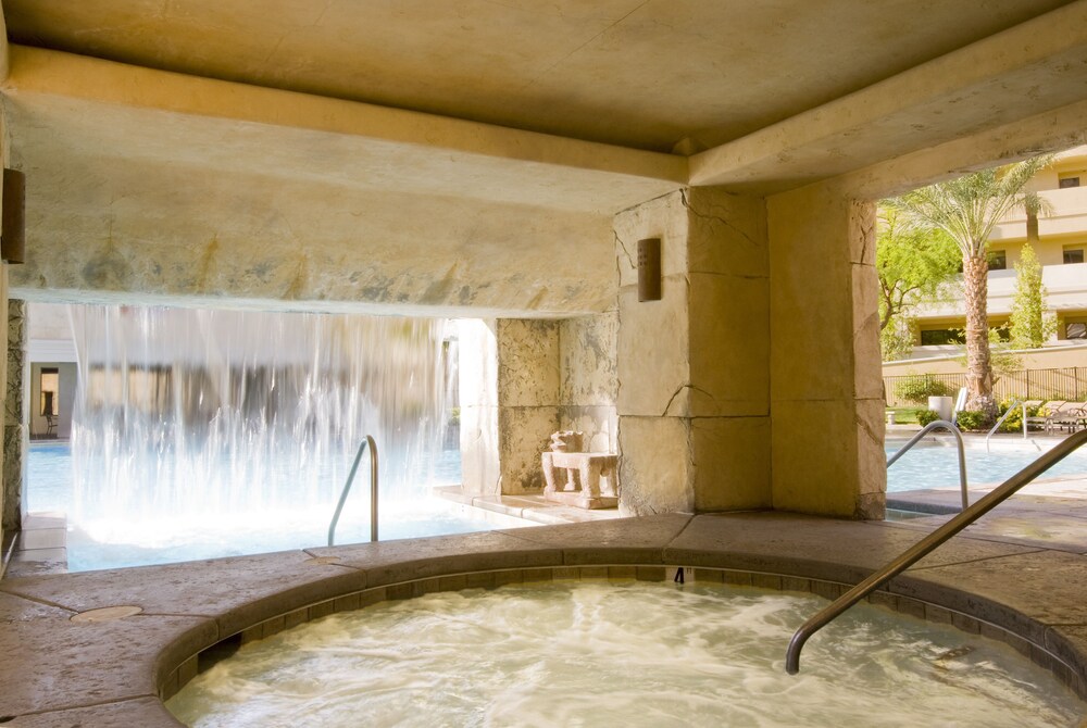 Outdoor spa tub, Cancun Resort Las Vegas