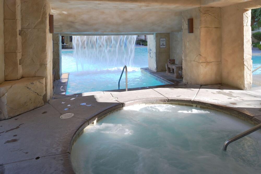 Outdoor pool, Cancun Resort Las Vegas