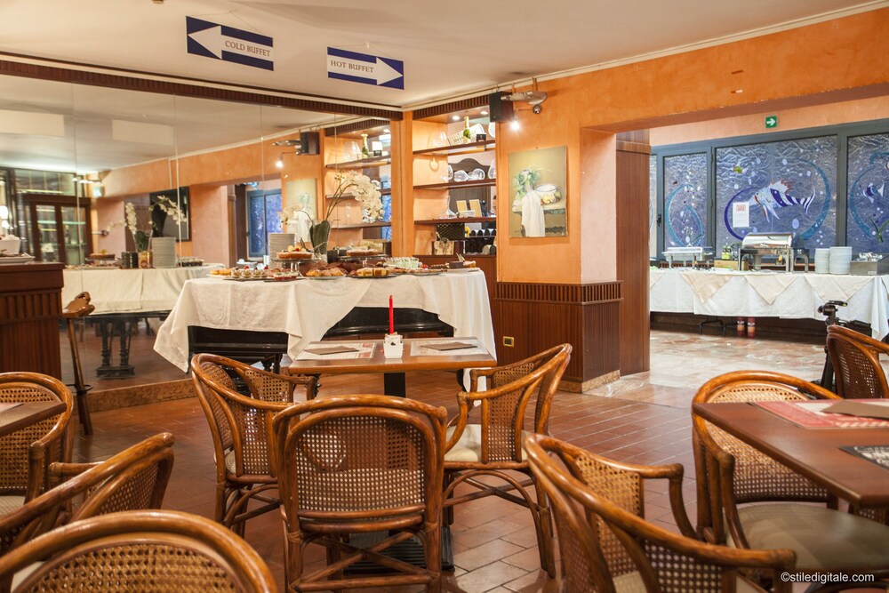 Hotel Bar