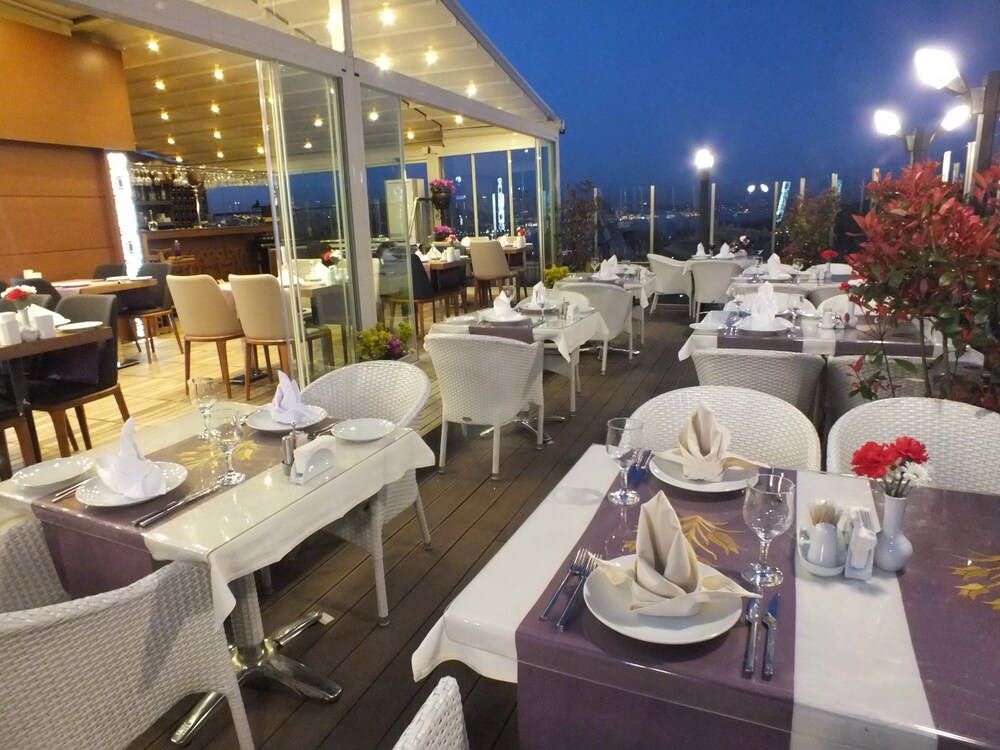 Hotel Bar