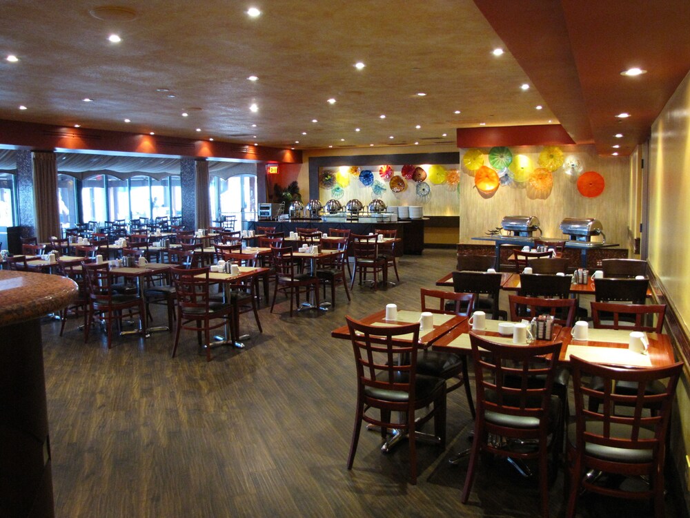 Breakfast area, Newport Beachside Hotel & Resort