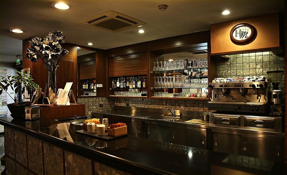 Hotel Bar