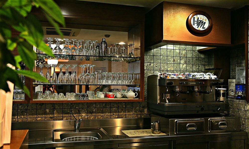 Hotel Bar