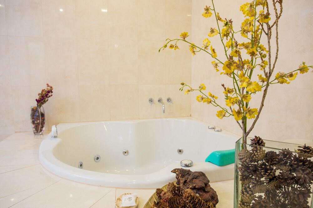 Jetted Tub