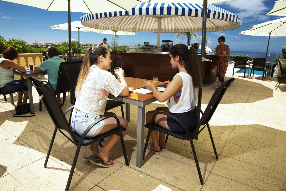 Poolside Bar