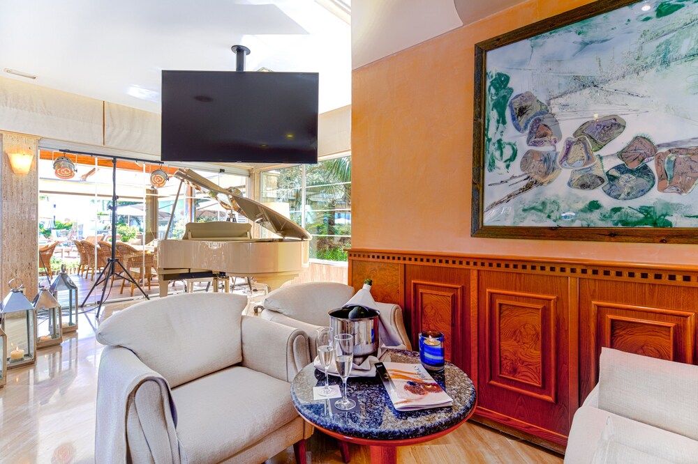 Hotel Bar