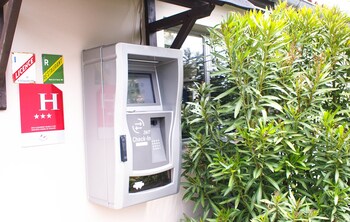 Check-in/Check-out Kiosk