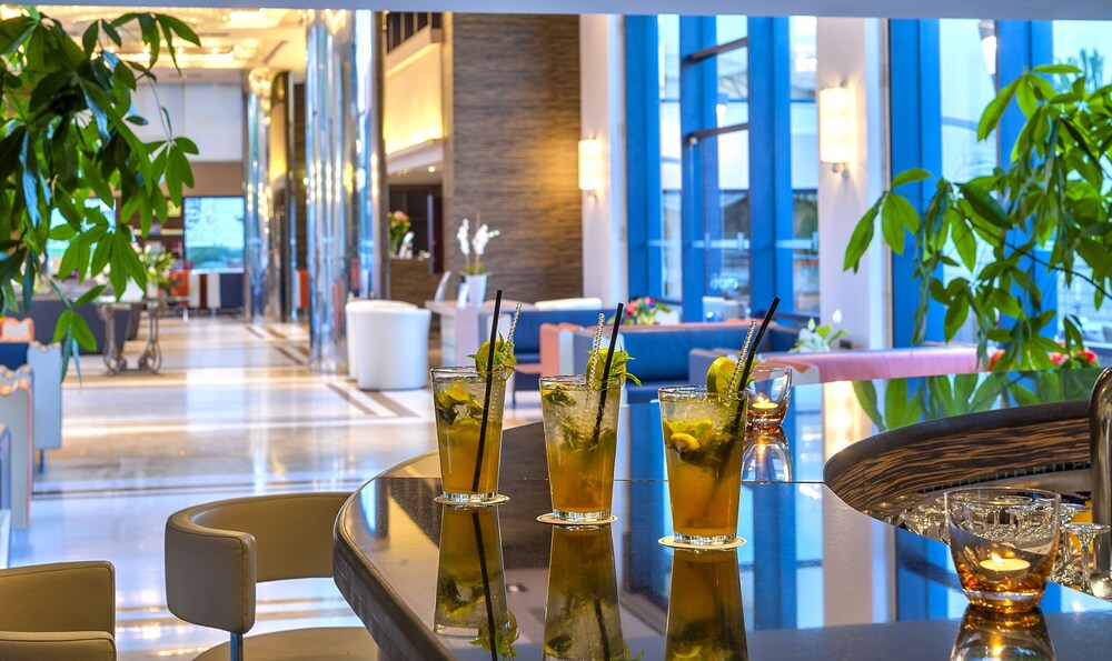 Hotel Bar