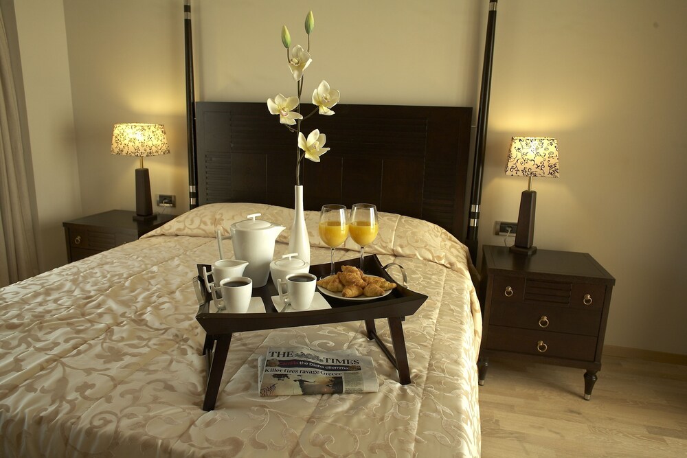 Room Service - Dining