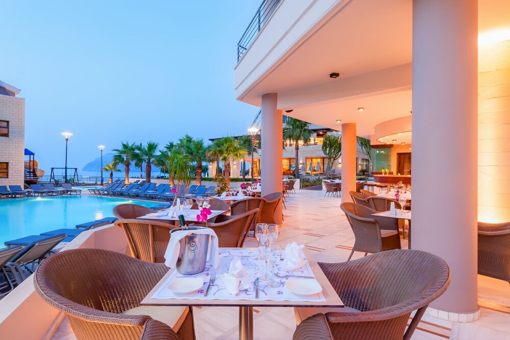 Hotel Lounge