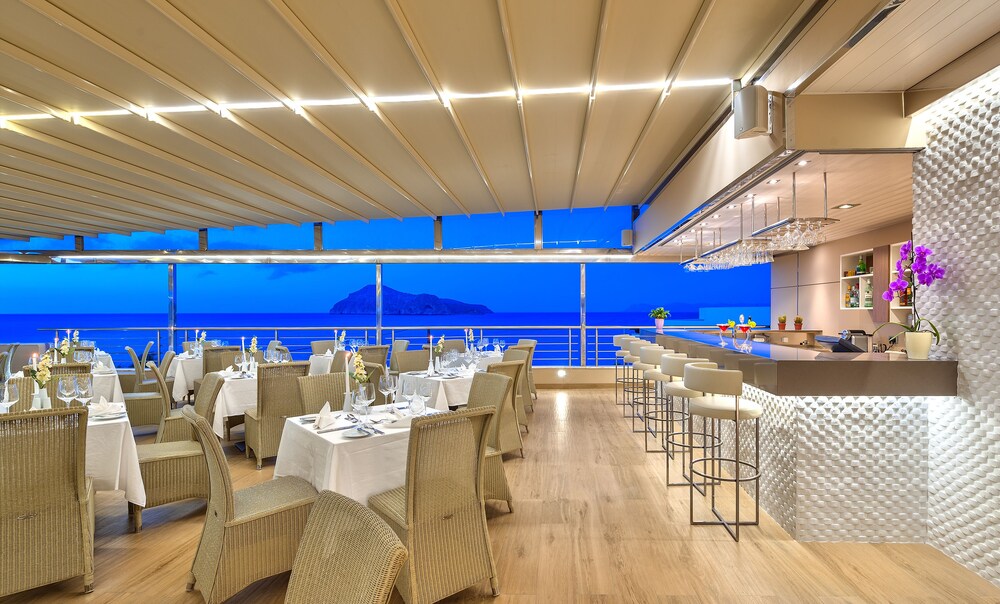 Hotel Bar