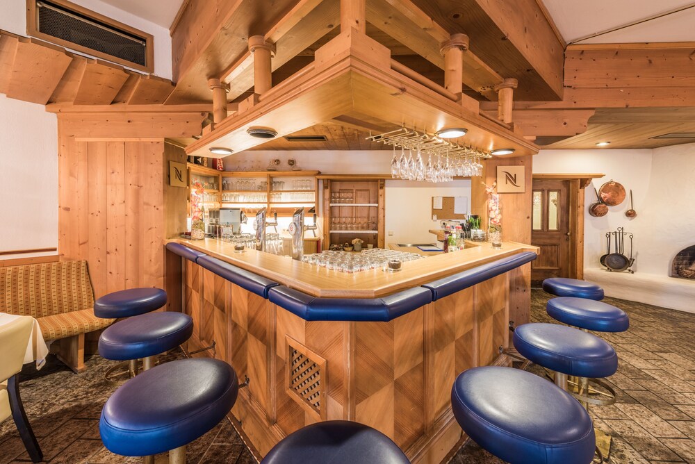 Hotel Bar