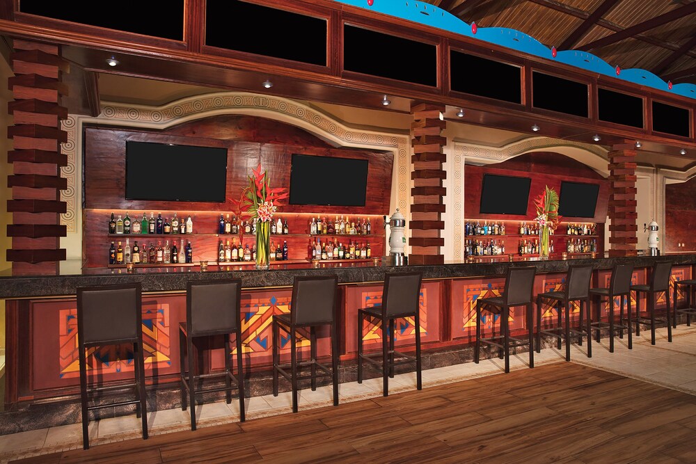 Sports bar, Dreams Punta Cana Resort & Spa - All Inclusive