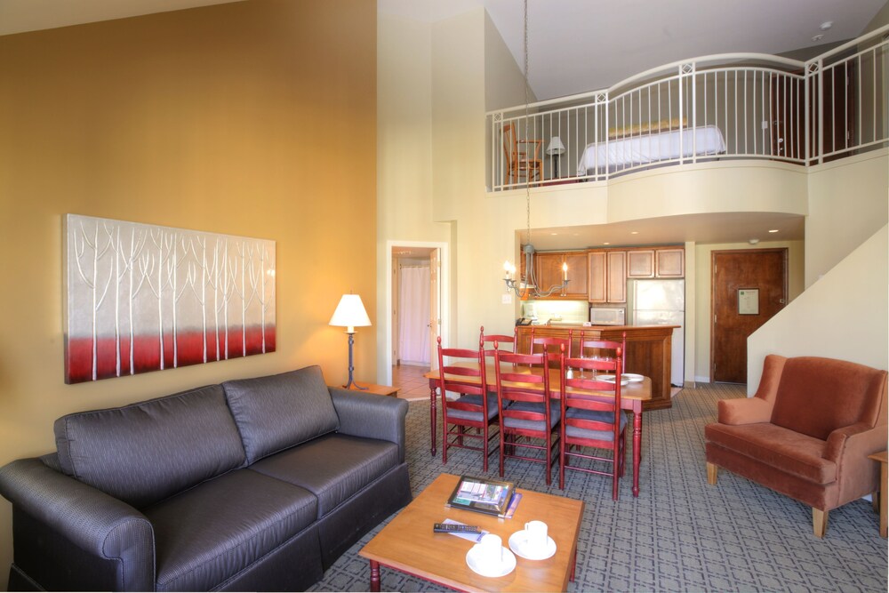 One-bedroom + loft - Living Area
