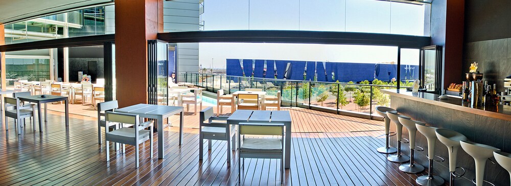 Poolside Bar