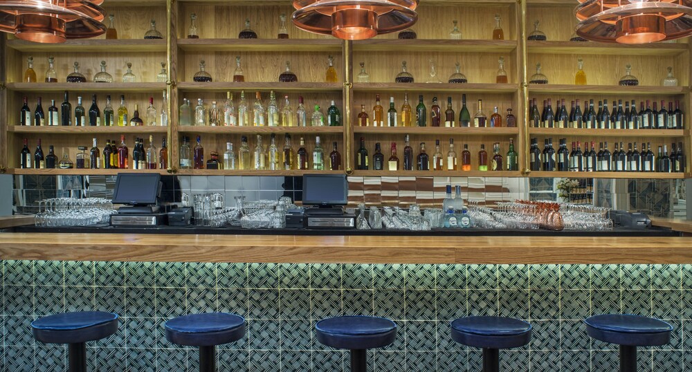Hotel Bar