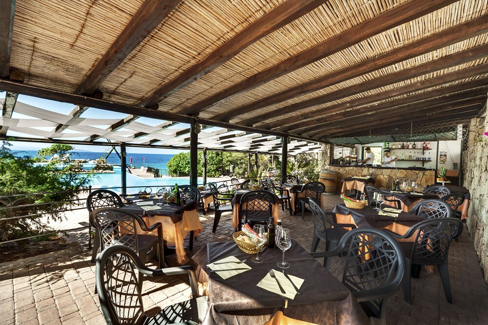 Poolside Bar