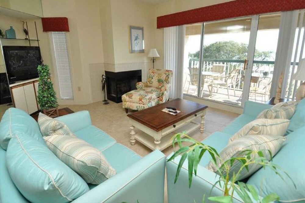 Villa, 2 Bedrooms - Living Room