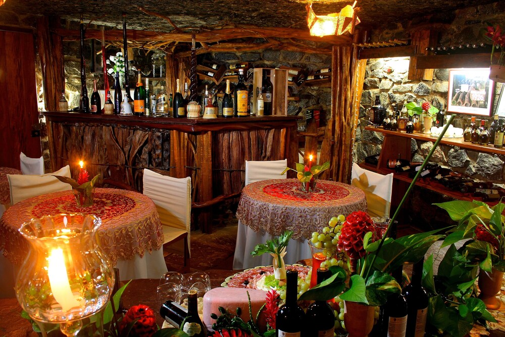 Couples Dining