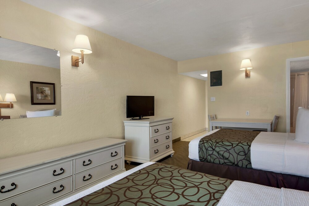 Room, Ramada by Wyndham Panama City Beach / Beachfront