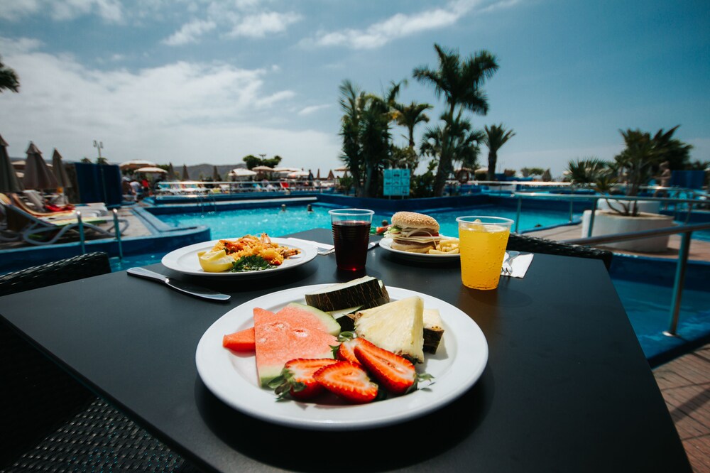 Poolside Bar