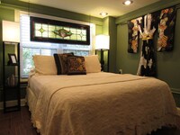 Premium Suite, 1 Queen Bed, Jetted Tub, Garden Area