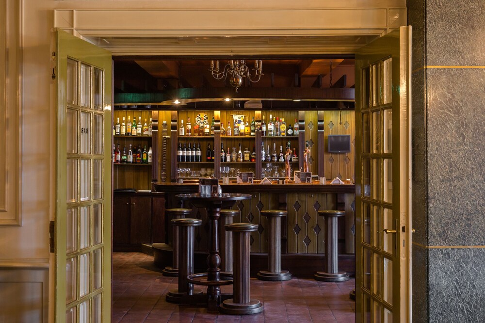 Hotel Bar