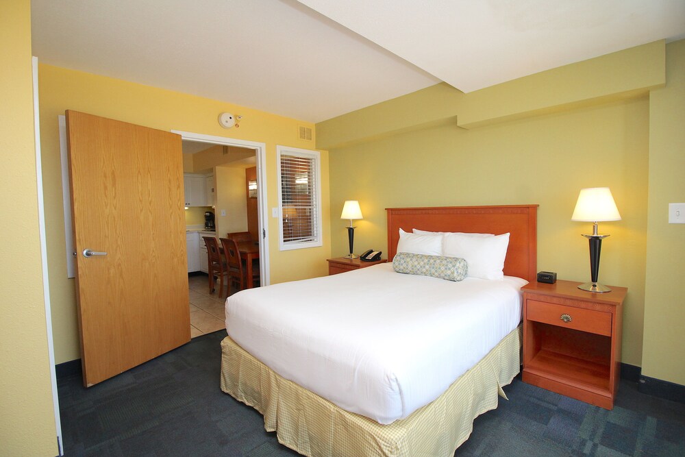 Luxury Suite, 1 Bedroom - Guestroom