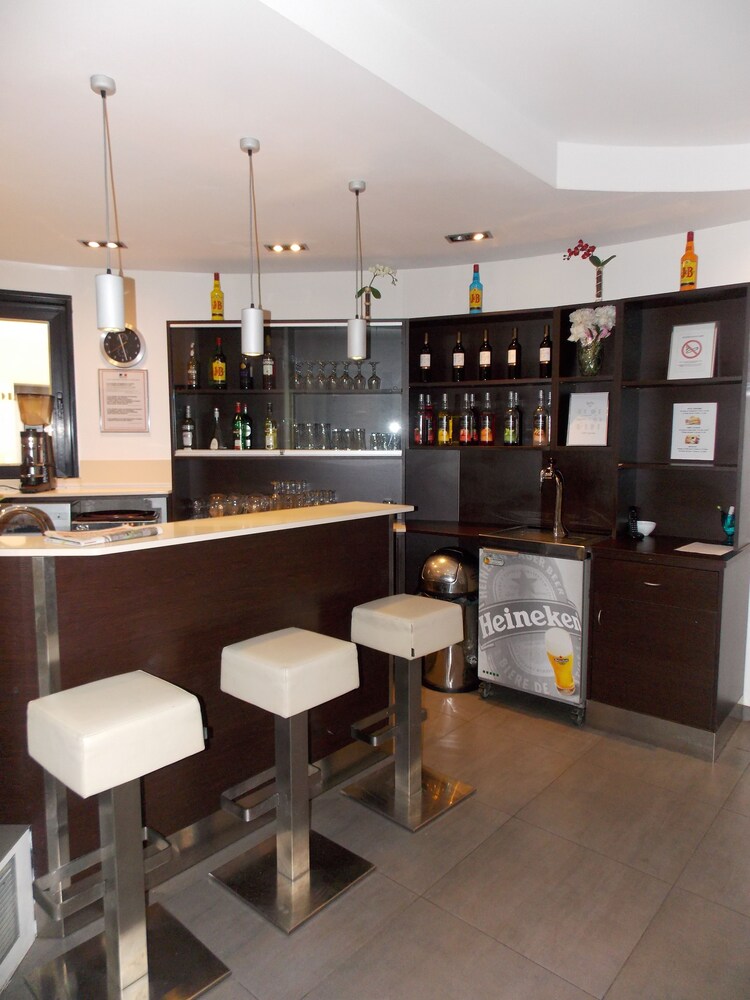 Hotel Bar