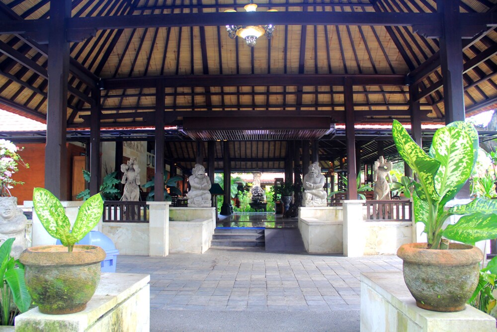 บริเวณประตูทางเข้า
