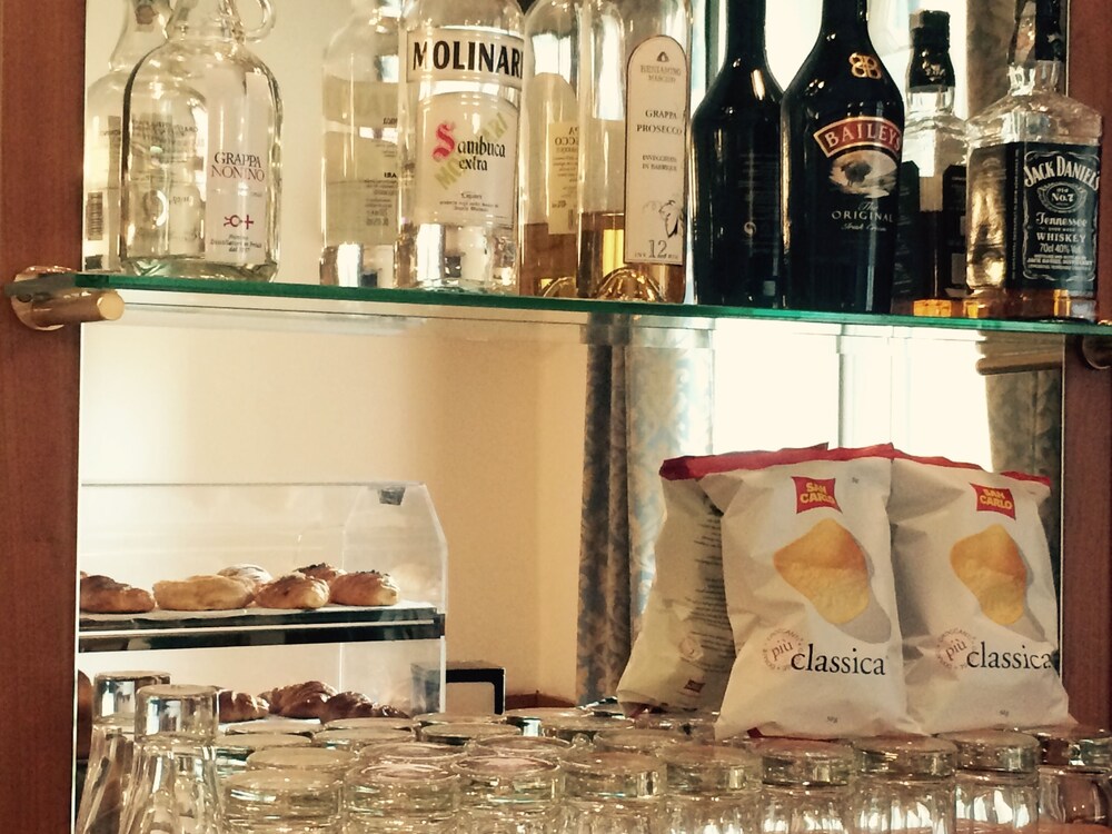 Hotel Bar