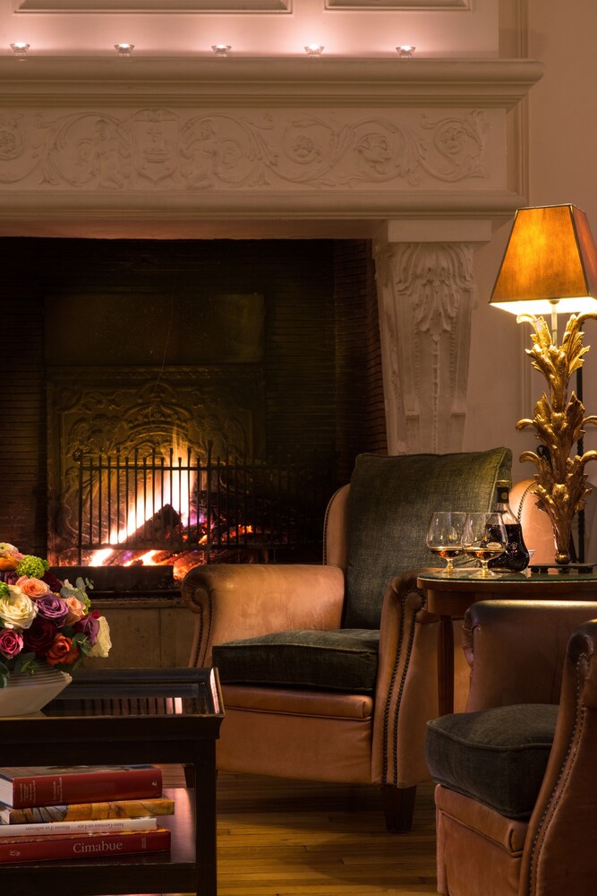 Hotel Lounge