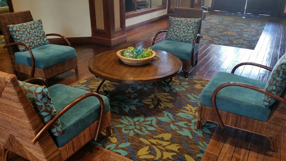 Lobby sitting area, Tahiti Resort