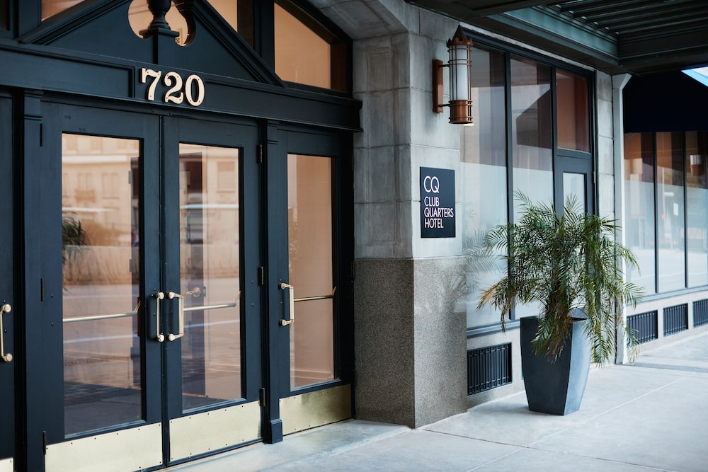 Property entrance, Club Quarters Hotel Downtown, Houston