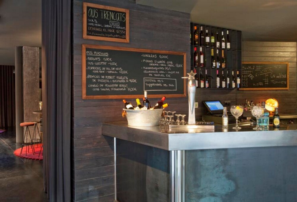 Hotel Bar