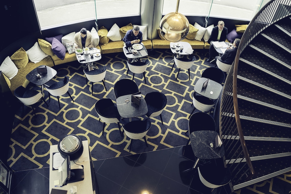 Hotel Lounge