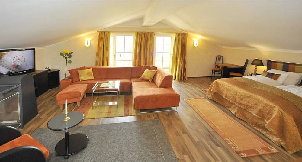 Apartment, 2 Bedrooms, Balcony, Mountain View (9-Viktoria-excl. Cleaning Fee € 75) - Living Room