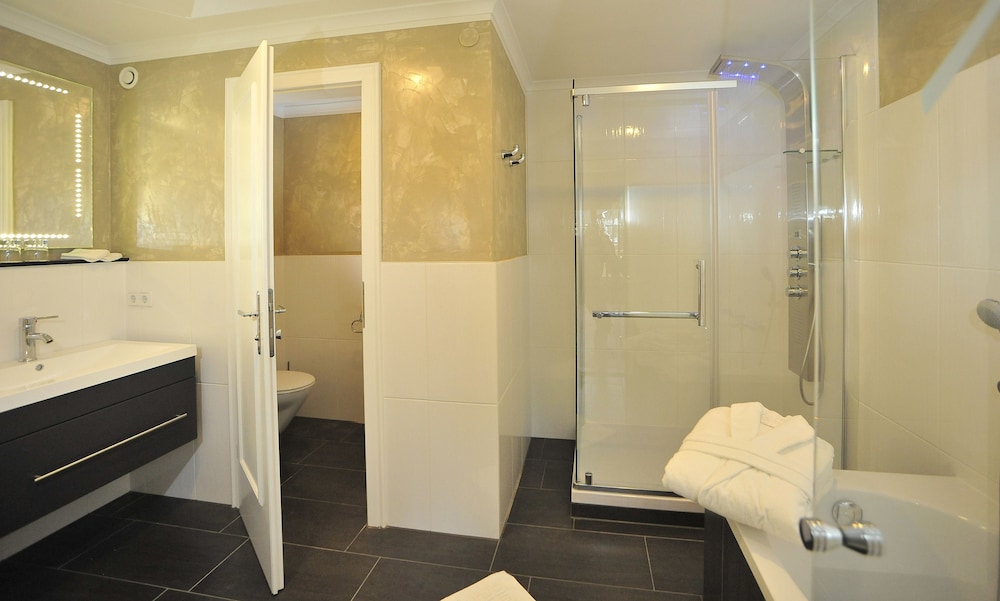 Apartment, 2 Bedrooms, Balcony, Mountain View (5-Viktoria-excl. Cleaning Fee € 75) - Bathroom