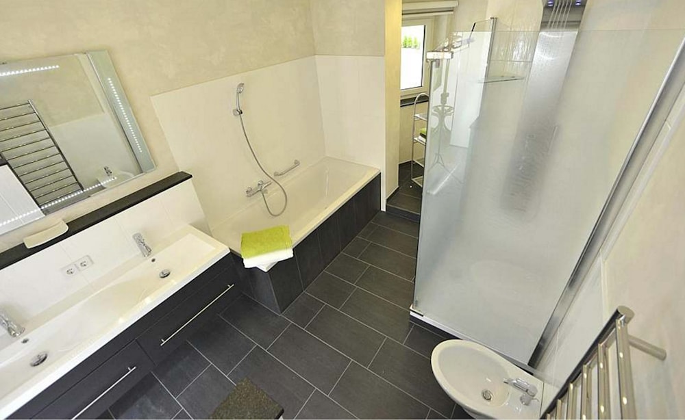 Apartment, 3 Bedrooms, Balcony, Mountain View (1-Viktoria-excl. Cleaning Fee € 95) - Bathroom