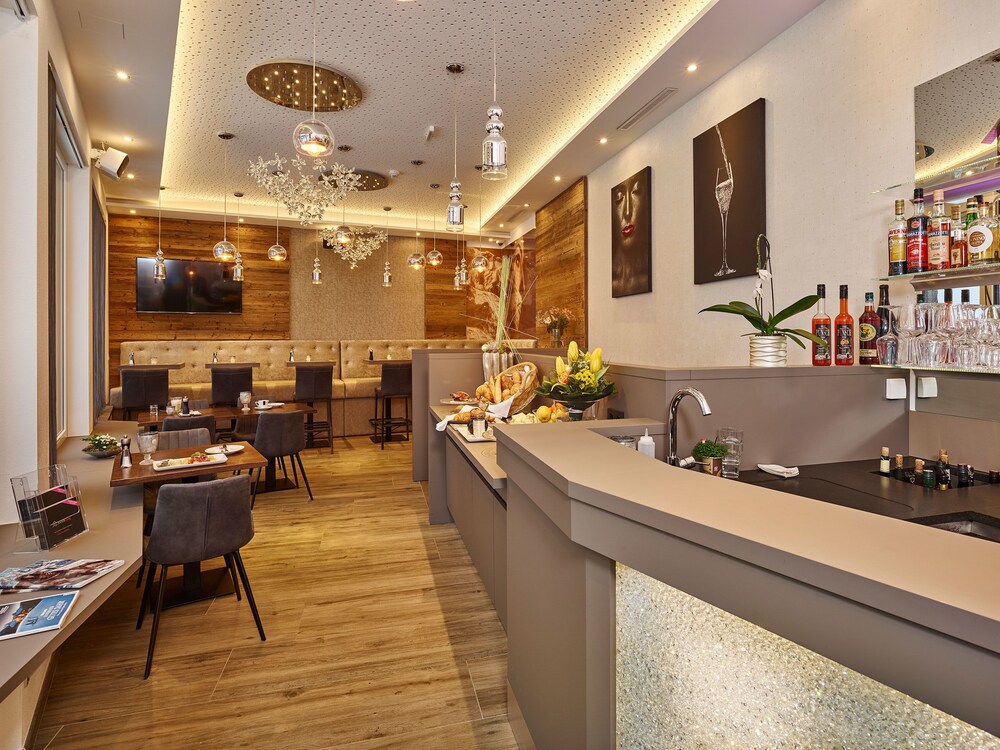 Hotel Lounge