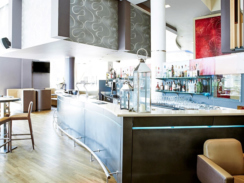Hotel Bar
