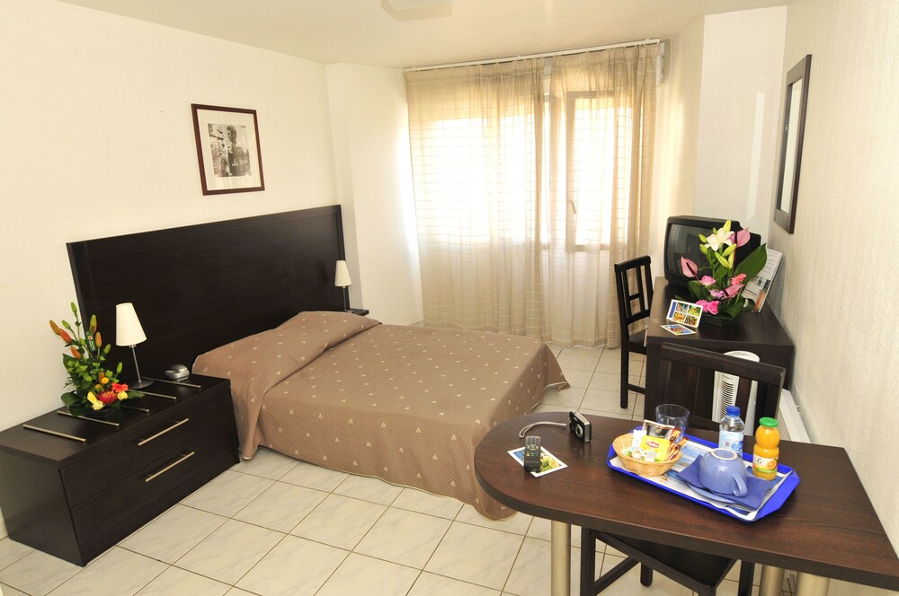 Studio 2 - Guestroom